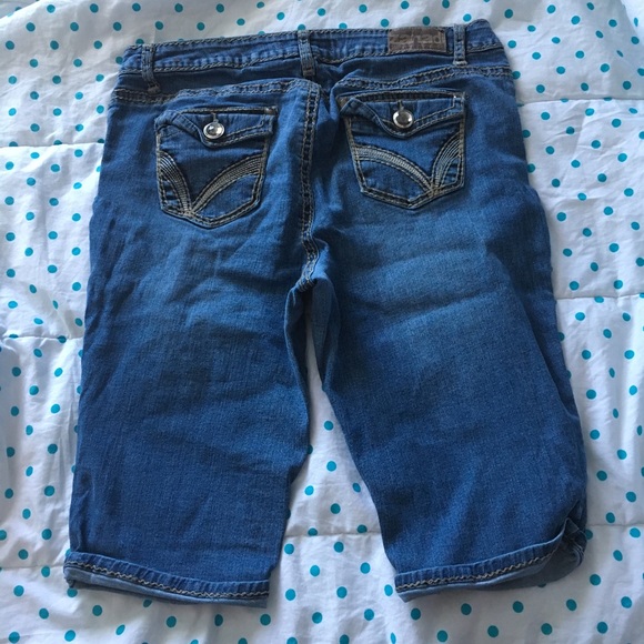 Jean Capris - Picture 2 of 3